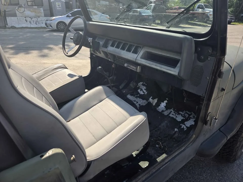 1990 Jeep YJ Wrangler - Image 10 of 15