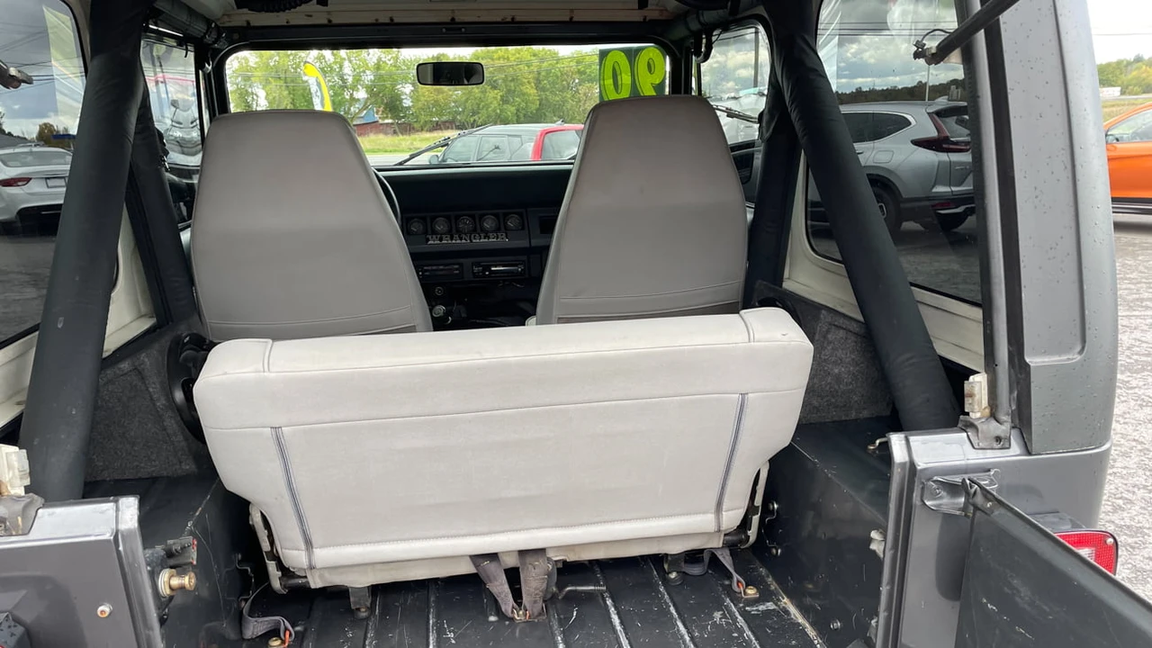1990 Jeep YJ Wrangler - Image 7 of 13