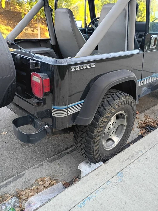 1990 Jeep YJ Wrangler - Image 5 of 6
