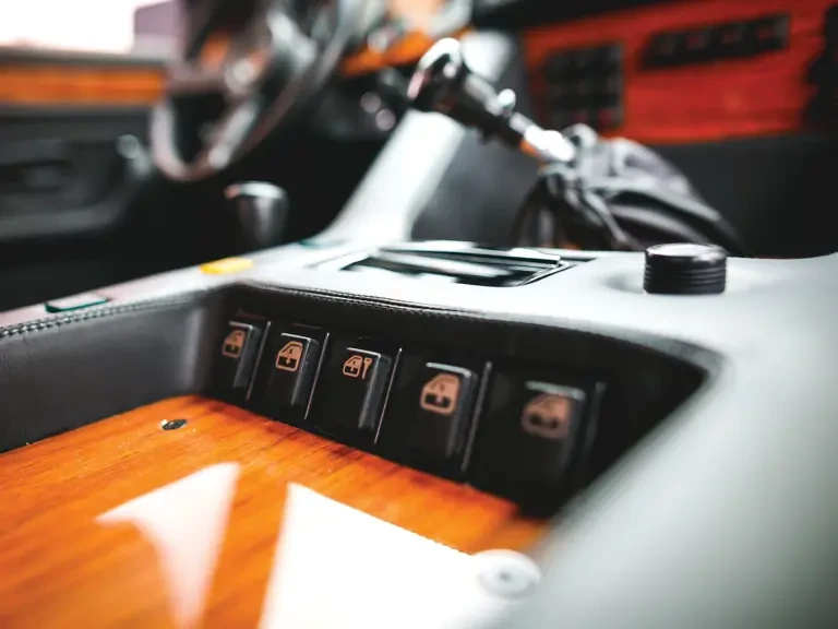 1990 Lamborghini LM002 - Image 14 of 26