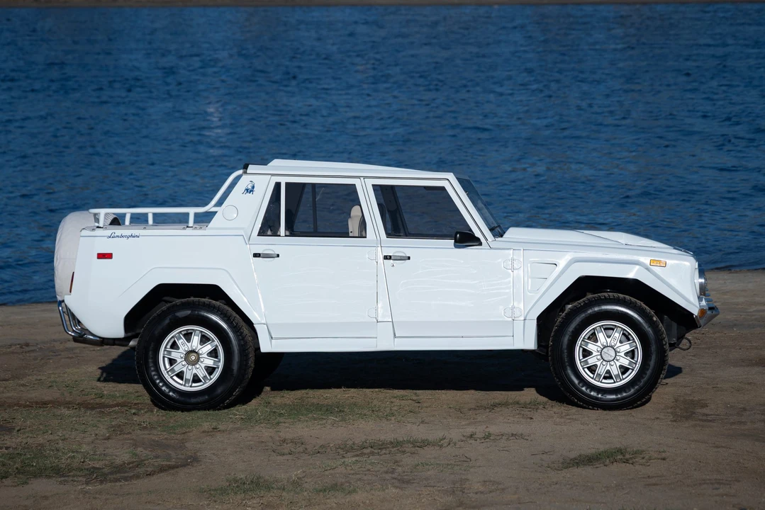 1990 Lamborghini LM002 - Image 13 of 31