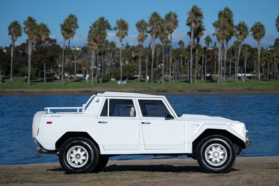 1990 Lamborghini LM002 - Image 12 of 31