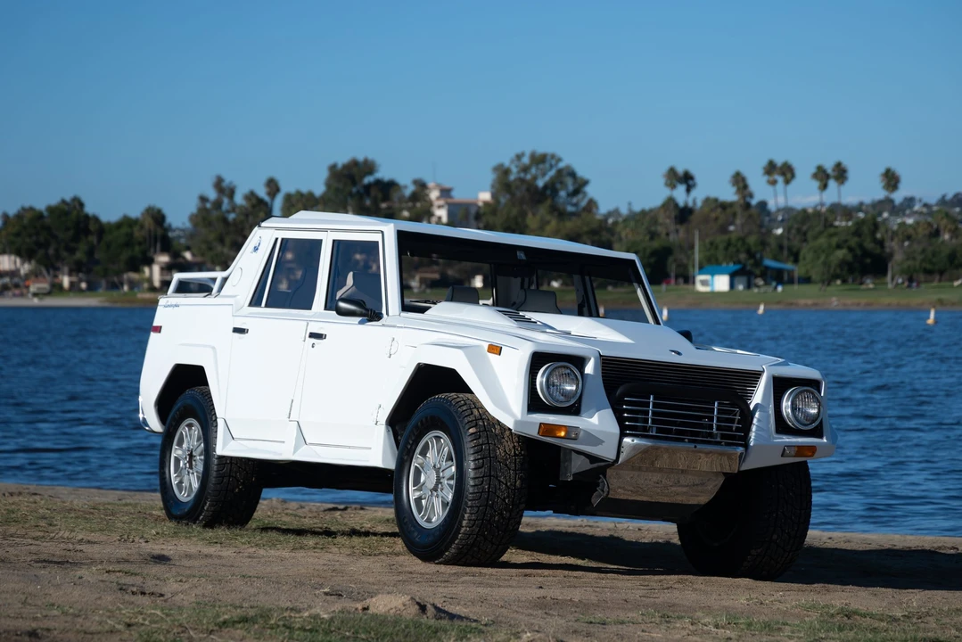 1990 Lamborghini LM002 - Image 9 of 31