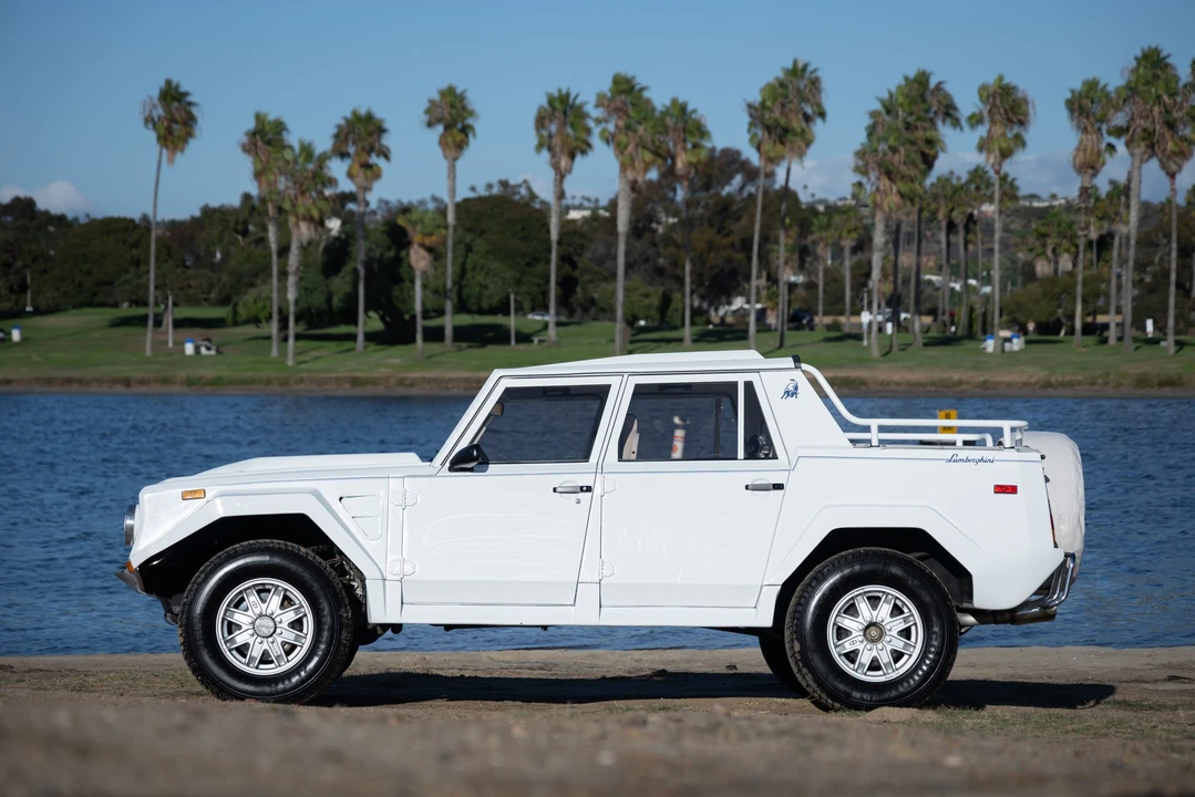 1990 Lamborghini LM002 - Image 28 of 31