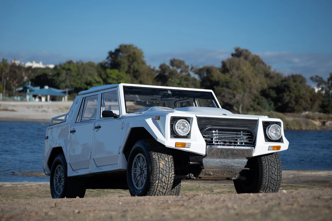 1990 Lamborghini LM002 - Image 10 of 31