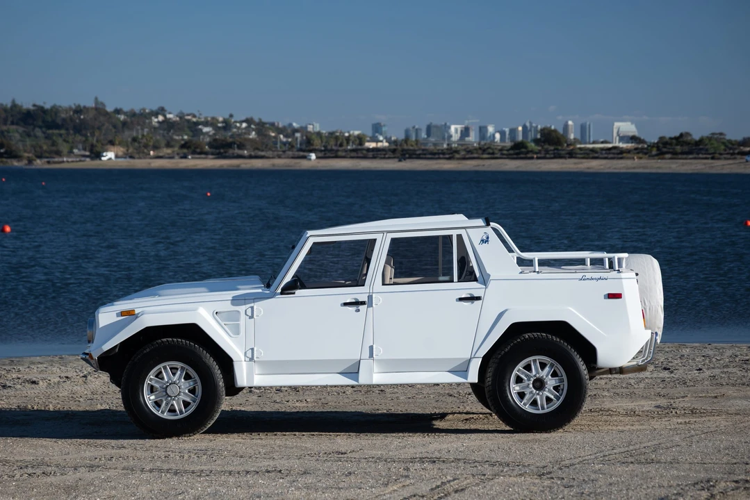 1990 Lamborghini LM002 - Image 26 of 31