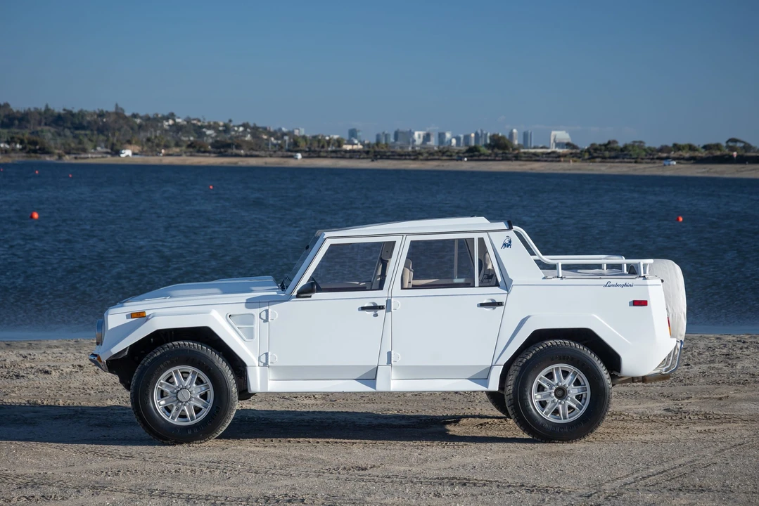 1990 Lamborghini LM002 - Image 27 of 31