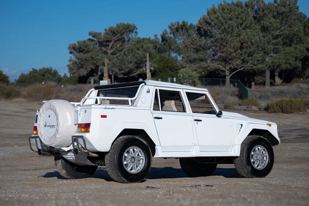 1990 Lamborghini LM002 - Image 14 of 31