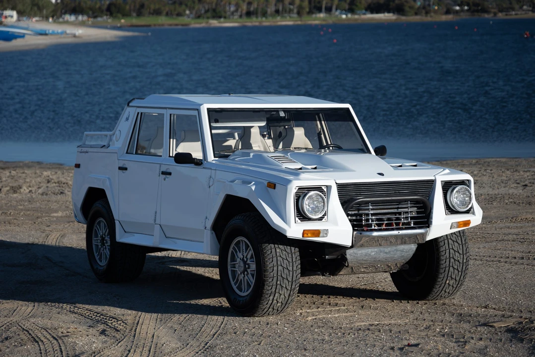 1990 Lamborghini LM002 - Image 11 of 31