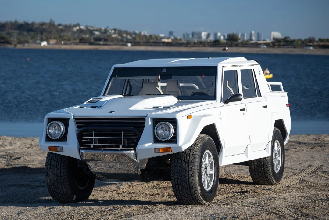 1990 Lamborghini LM002 - Image 4 of 31