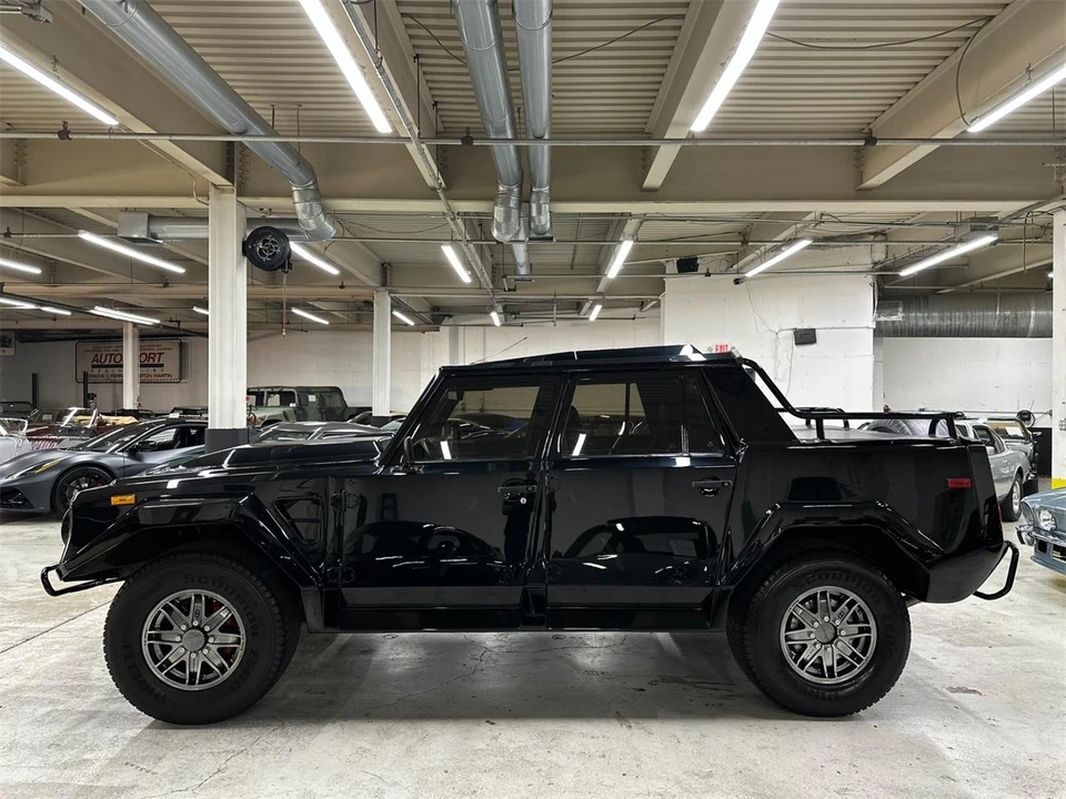 1990 Lamborghini LM002 - Image 7 of 31