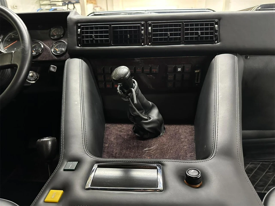 1990 Lamborghini LM002 - Image 25 of 31