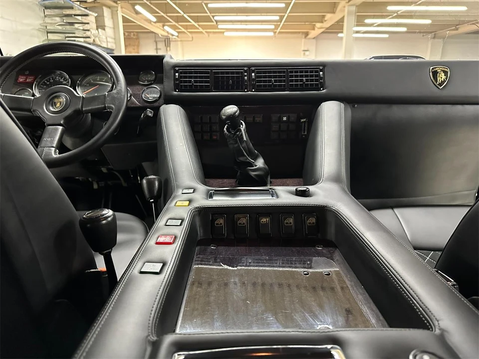 1990 Lamborghini LM002 - Image 31 of 31
