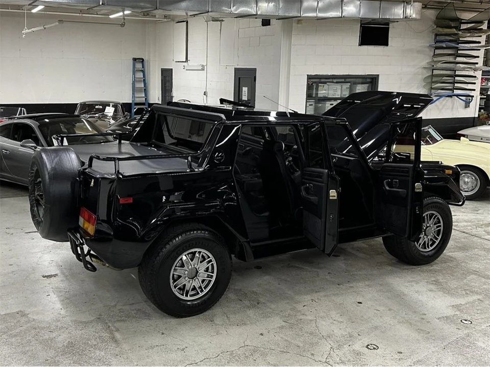 1990 Lamborghini LM002 - Image 11 of 31