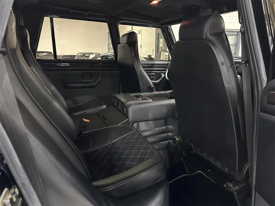 1990 Lamborghini LM002 - Image 29 of 31