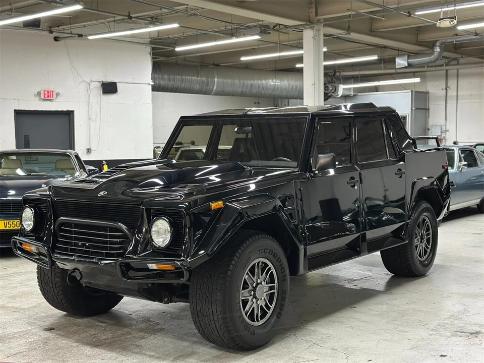 1990 Lamborghini LM002 - Image 3 of 31