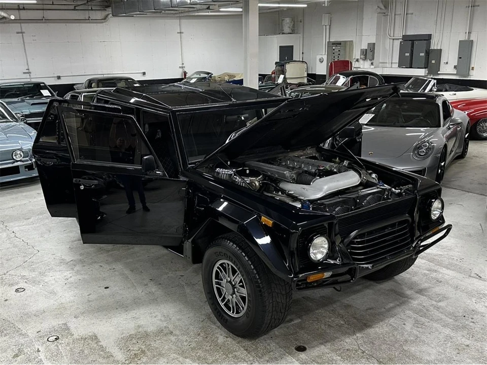 1990 Lamborghini LM002 - Image 9 of 31