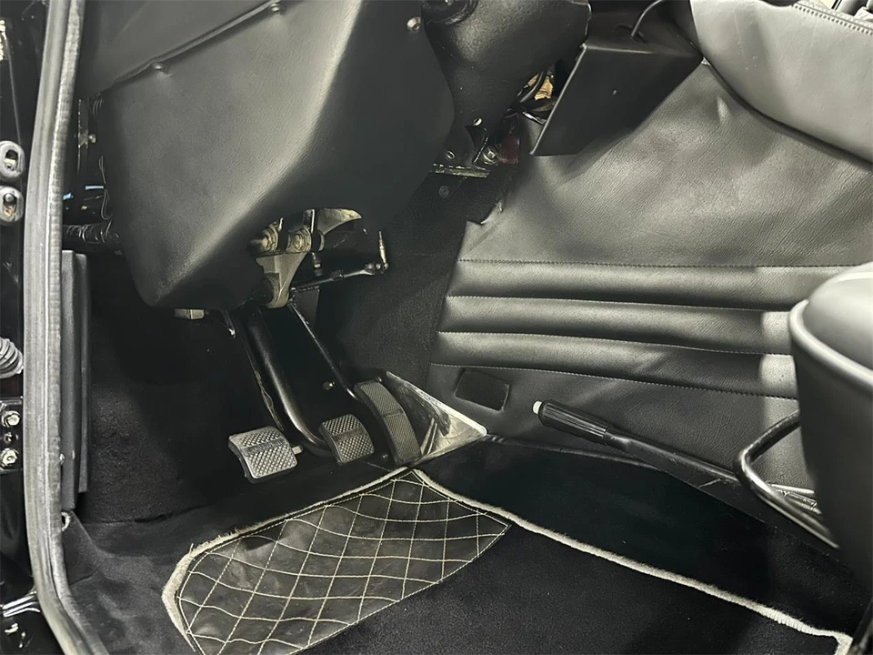 1990 Lamborghini LM002 - Image 18 of 31