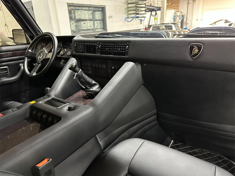 1990 Lamborghini LM002 - Image 24 of 31
