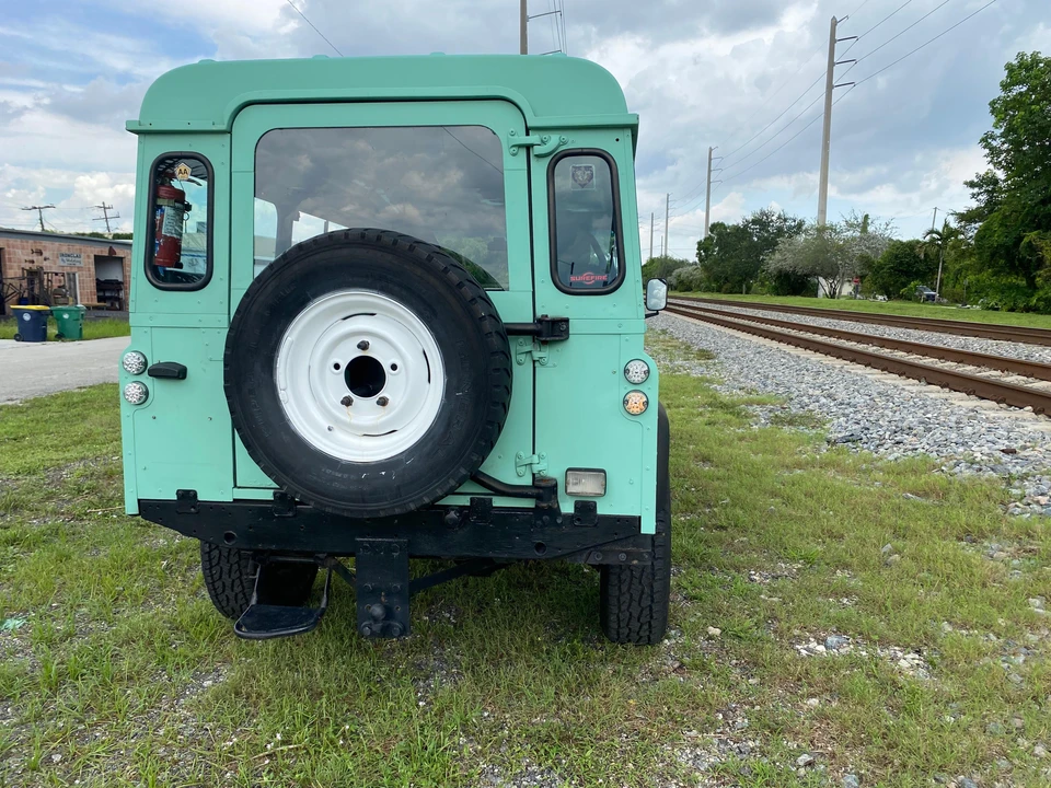 1990 Land Rover Defender 110 - Image 11 of 30