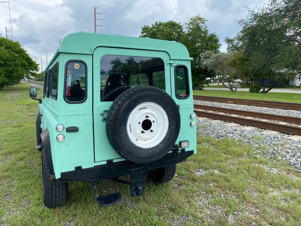 1990 Land Rover Defender 110 - Image 10 of 30
