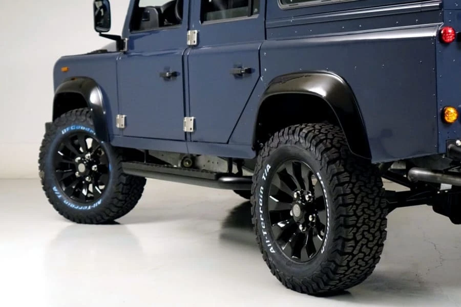 1990 Land Rover Defender 110 - Image 9 of 16