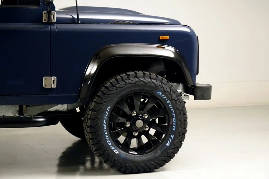 1990 Land Rover Defender 110 - Image 11 of 16