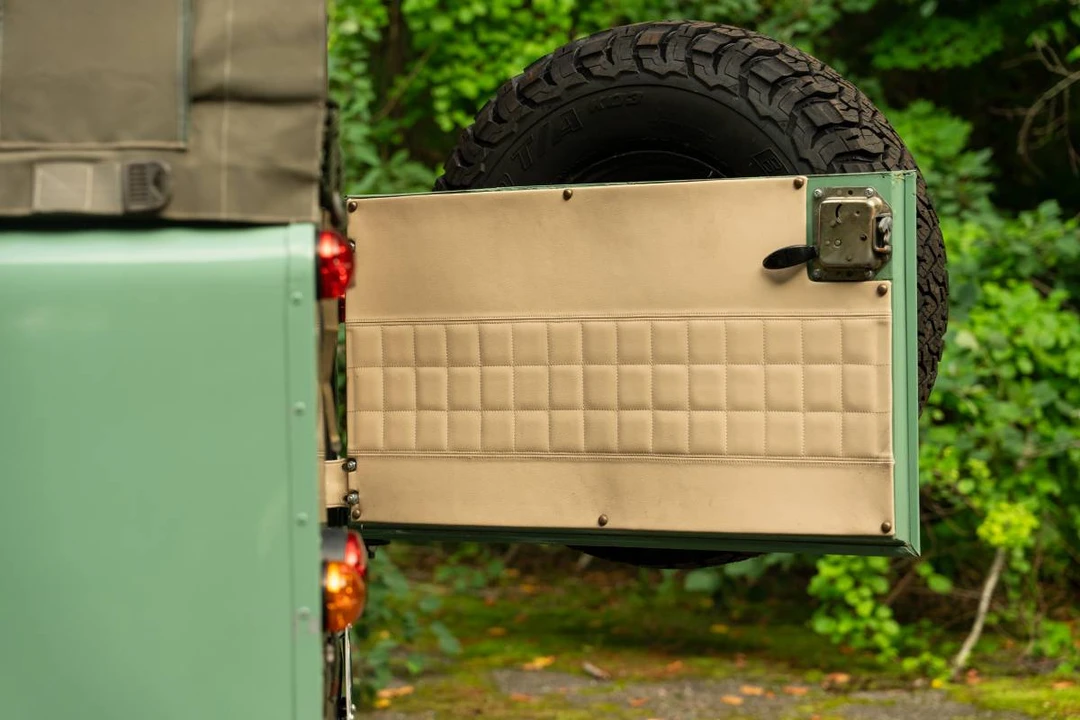 1990 Land Rover Defender 110 - Image 7 of 23