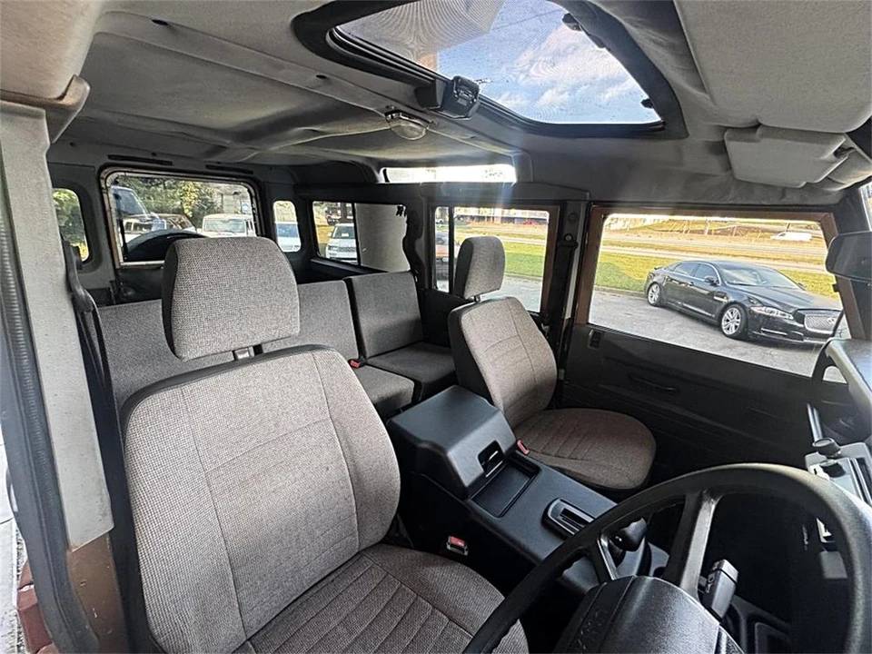 1990 Land Rover Defender 110 - Image 24 of 25