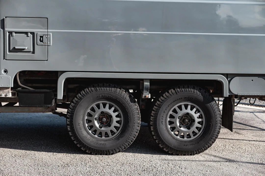 1990 Land Rover Defender 110 - Image 14 of 31