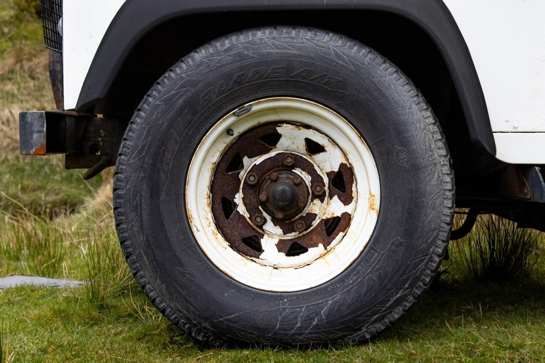 1990 Land Rover Defender 110 - Image 17 of 30