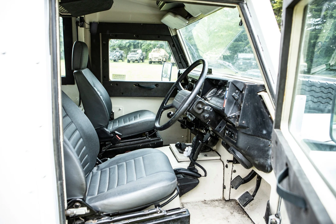 1990 Land Rover Defender 110 - Image 7 of 16