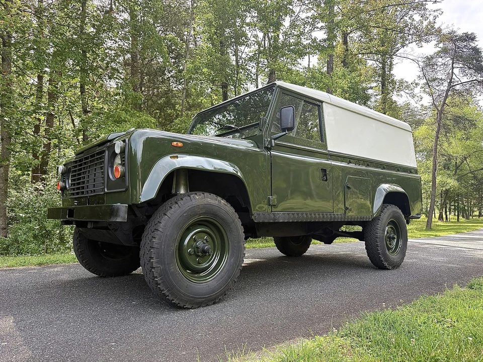 1990 Land Rover Defender 110 - Image 5 of 31