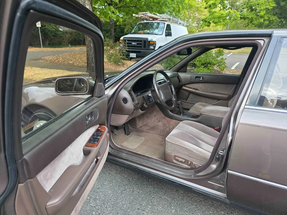 1990 Lexus LS 1st Gen - Image 9 of 31