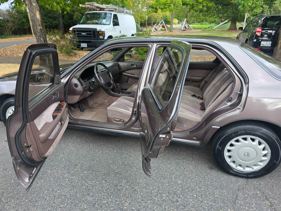 1990 Lexus LS 1st Gen - Image 19 of 31