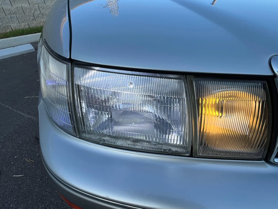 1990 Lexus LS 1st Gen - Image 17 of 31