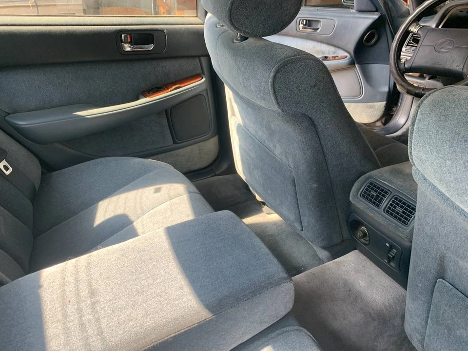 1990 Lexus LS 1st Gen - Image 16 of 17