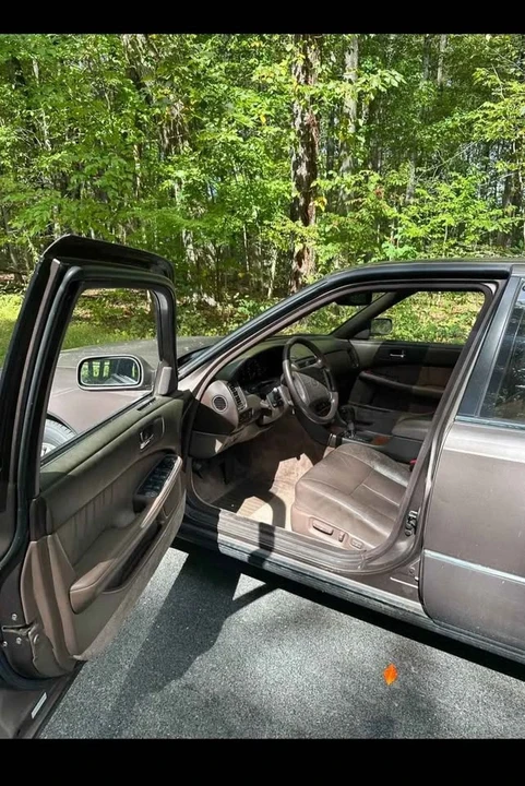 1990 Lexus LS 1st Gen - Image 9 of 11