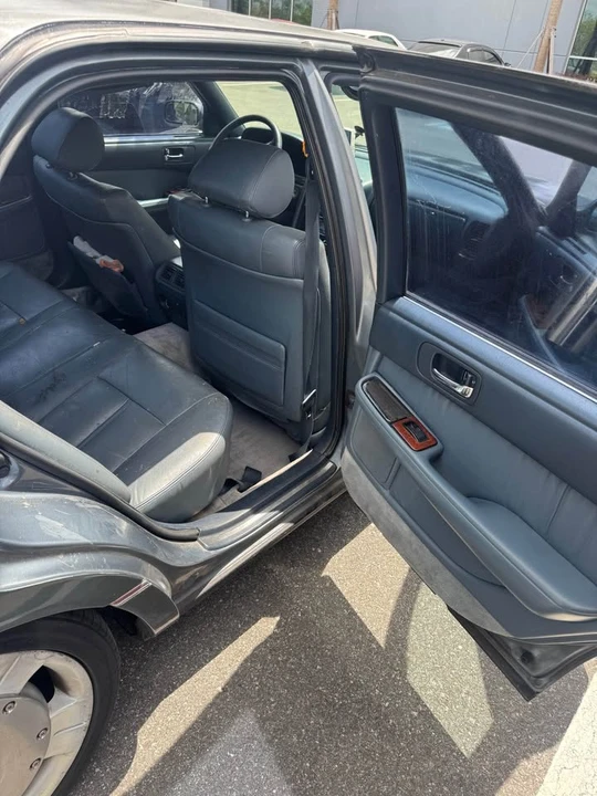 1990 Lexus LS 1st Gen - Image 10 of 11