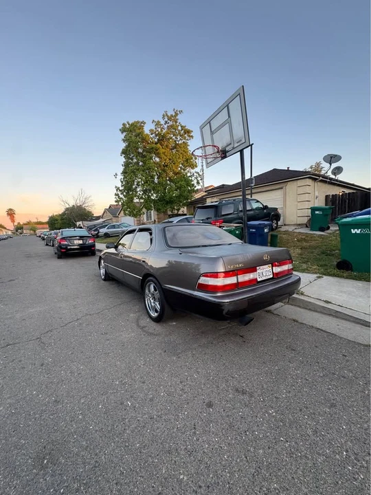1990 Lexus LS 1st Gen - Image 2 of 6