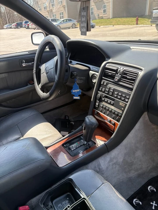 1990 Lexus LS 1st Gen - Image 11 of 12