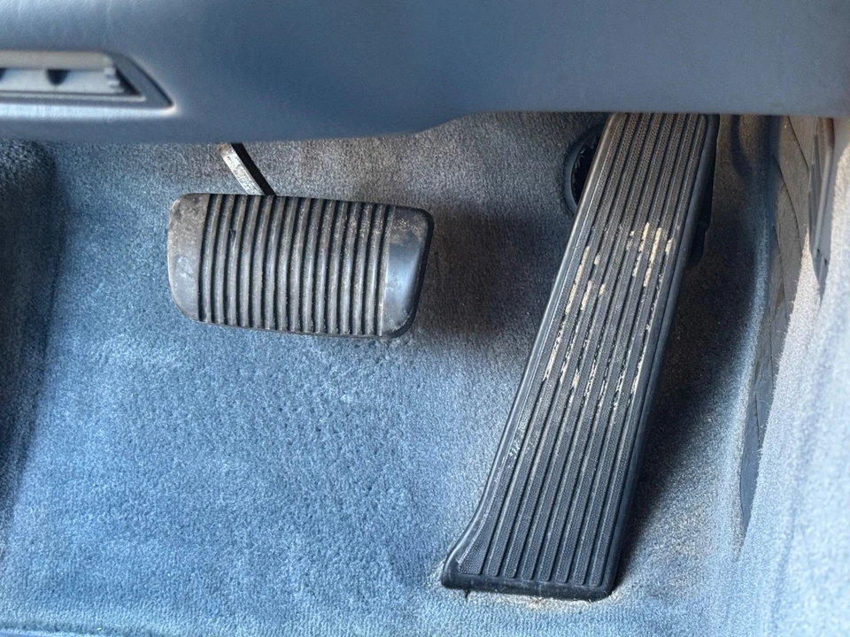 1990 Lexus LS 1st Gen - Image 19 of 21