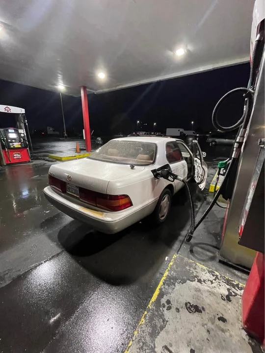 1990 Lexus LS 1st Gen - Image 2 of 3