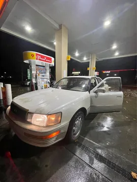 1990 Lexus LS 400 Sedan