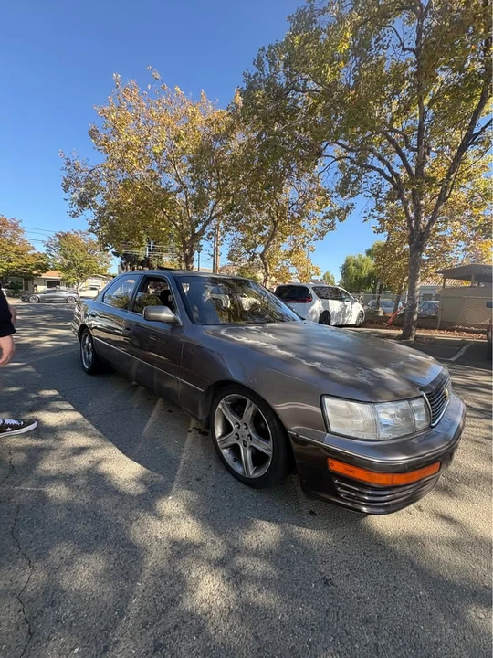 1990 Lexus LS 1st Gen - Image 2 of 11