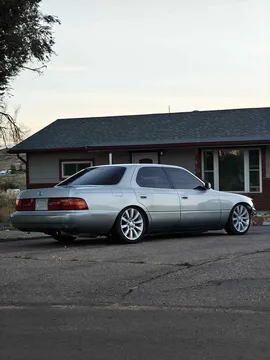 1990 Lexus LS 400 Sedan 4D