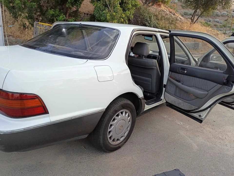 1990 Lexus LS 1st Gen - Image 11 of 12