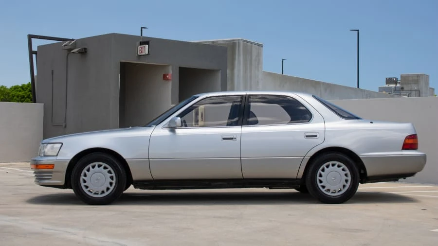 1990 Lexus LS 1st Gen - Image 2 of 31