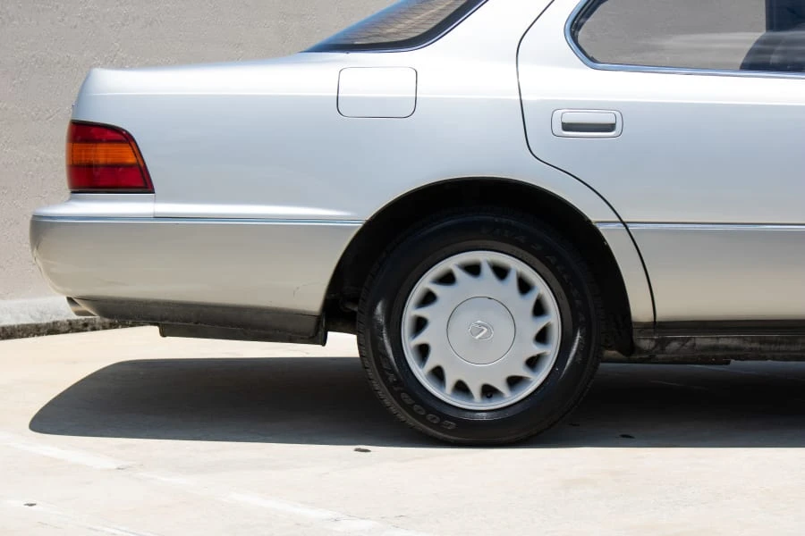 1990 Lexus LS 1st Gen - Image 9 of 31