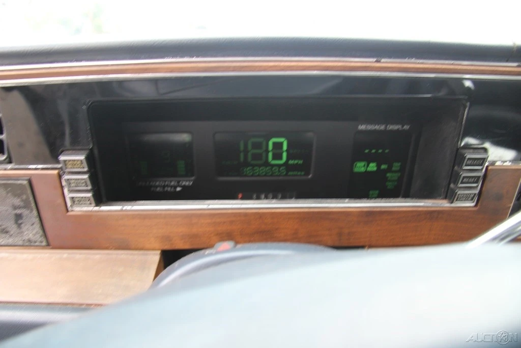 1990 Lincoln Continental 8th Gen - Image 14 of 21